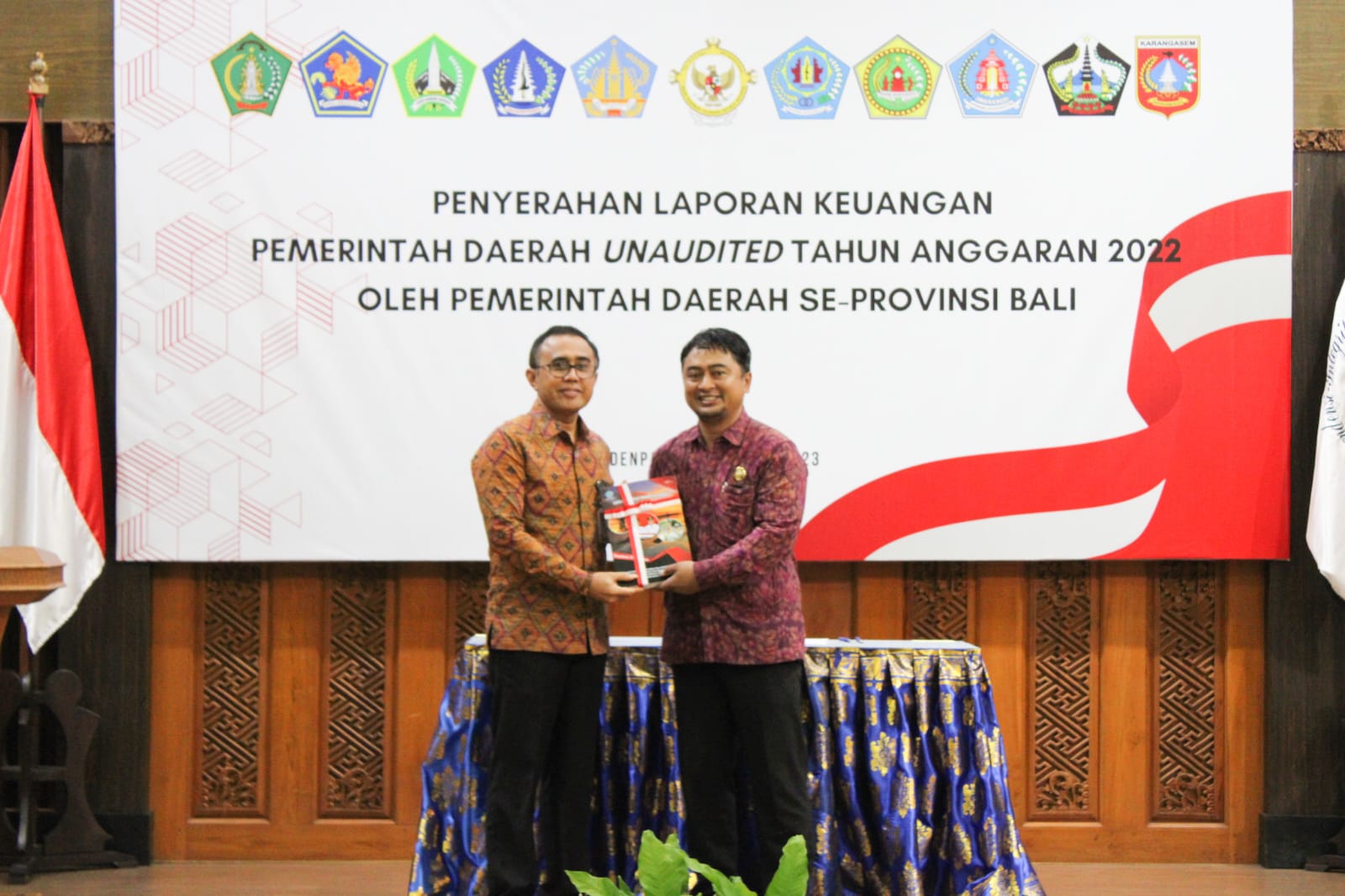 Walikota Jaya Negara Serahkan Laporan Keuangan An Audited TA. 2022 Kepada BPK RI Perwakilan Bali