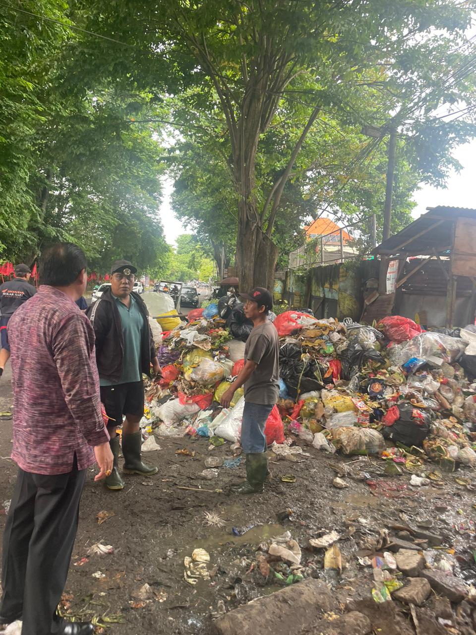 Sekdaa Alit Wiradana Pantau Optimalisasi Pengangkutan Sampah di Beberapa TPS