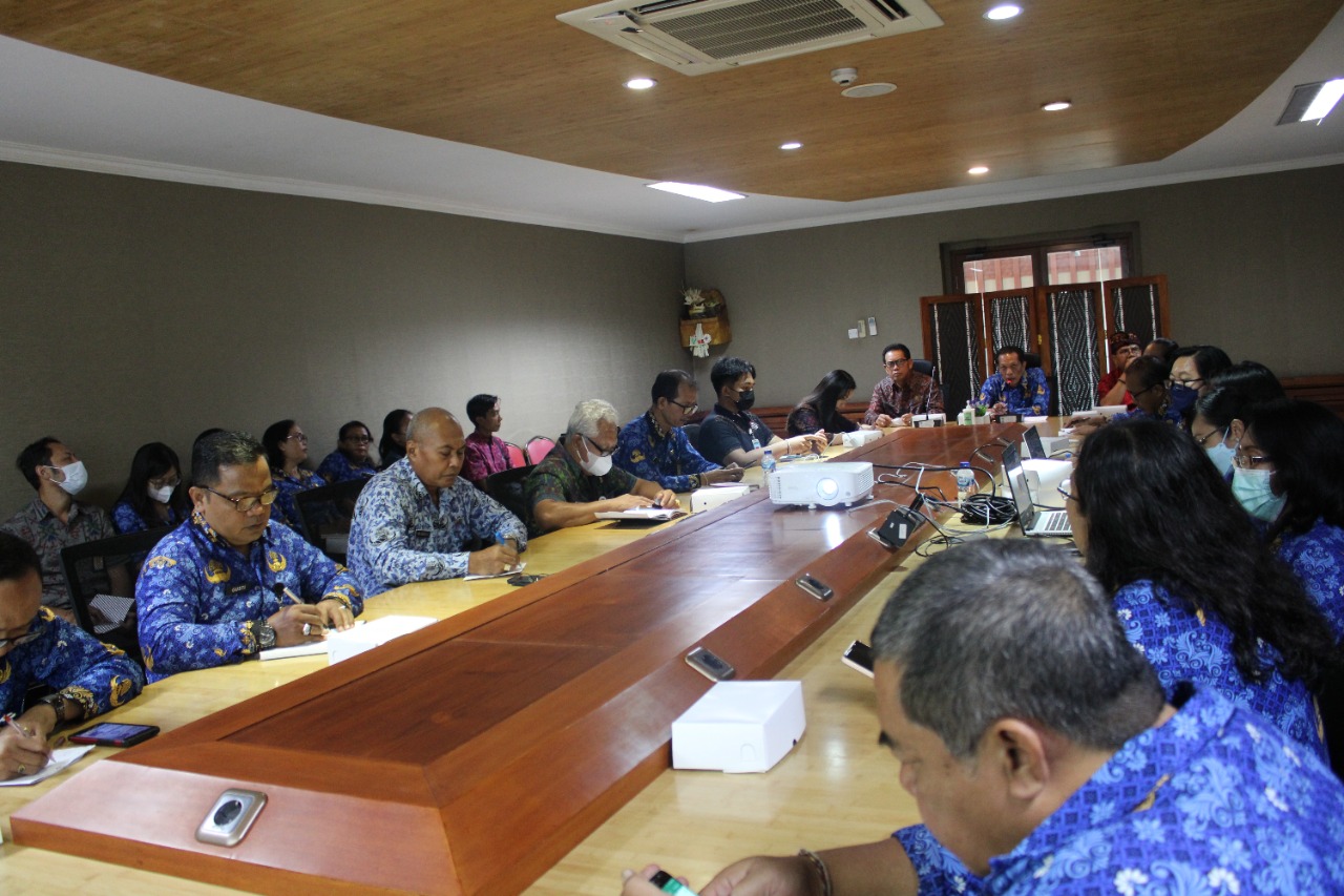 Tingkat Pelayanan, Disdukcapil Kota Denpasar Gelar Rapat Forum Konsultasi Publik