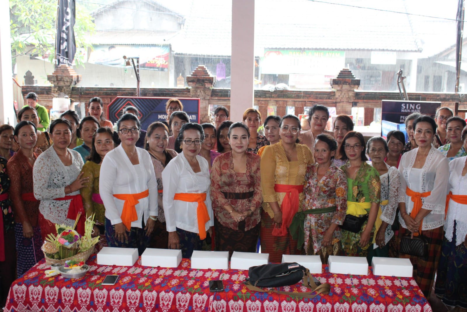 Tingkatkan Pemahaman Banten Sesuai Sastra, WHDI Kota Denpasar Kembali Gelar Pelatihan Membuat Banten