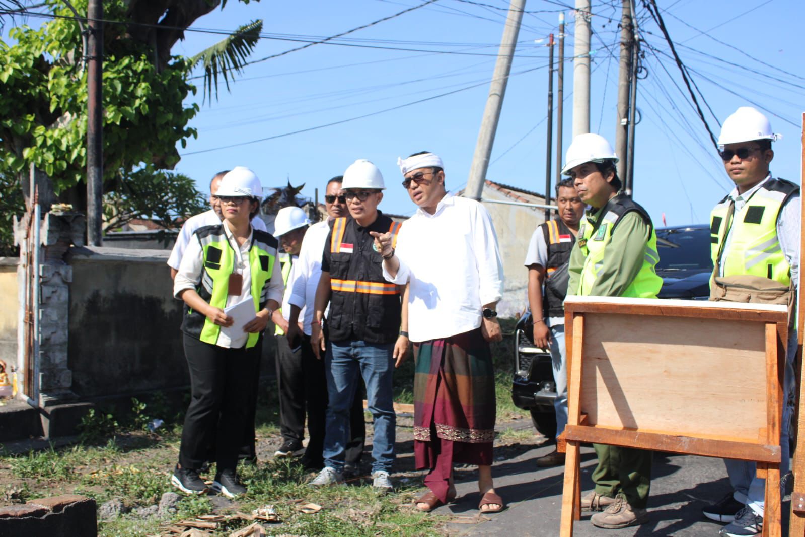 Walikota Jaya Negara Tinjau Tahap Awal Pembangunan Jembatan di Kawasan Desa Pemogan.