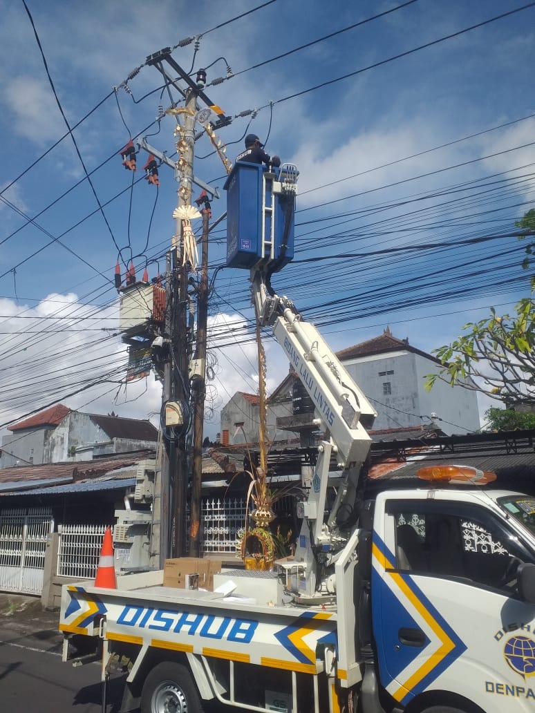 Pastikan Kenyamanan Pengguna Jalan, Pemkot Denpasar Ganti Lampu Penerangan Jalan Dengan LED