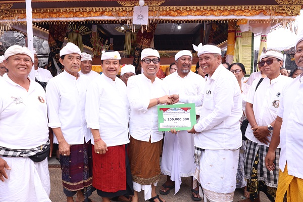 Wawali Arya Wibawa Hadiri Pemelaspasan Balai Piyasan Pura Ibu Desa Adat Intaran Sanur