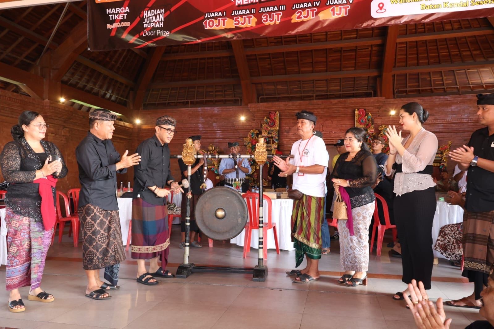 Walikota Jaya Negara Buka Turnament Ceki Pura Dalem Batan Kendal