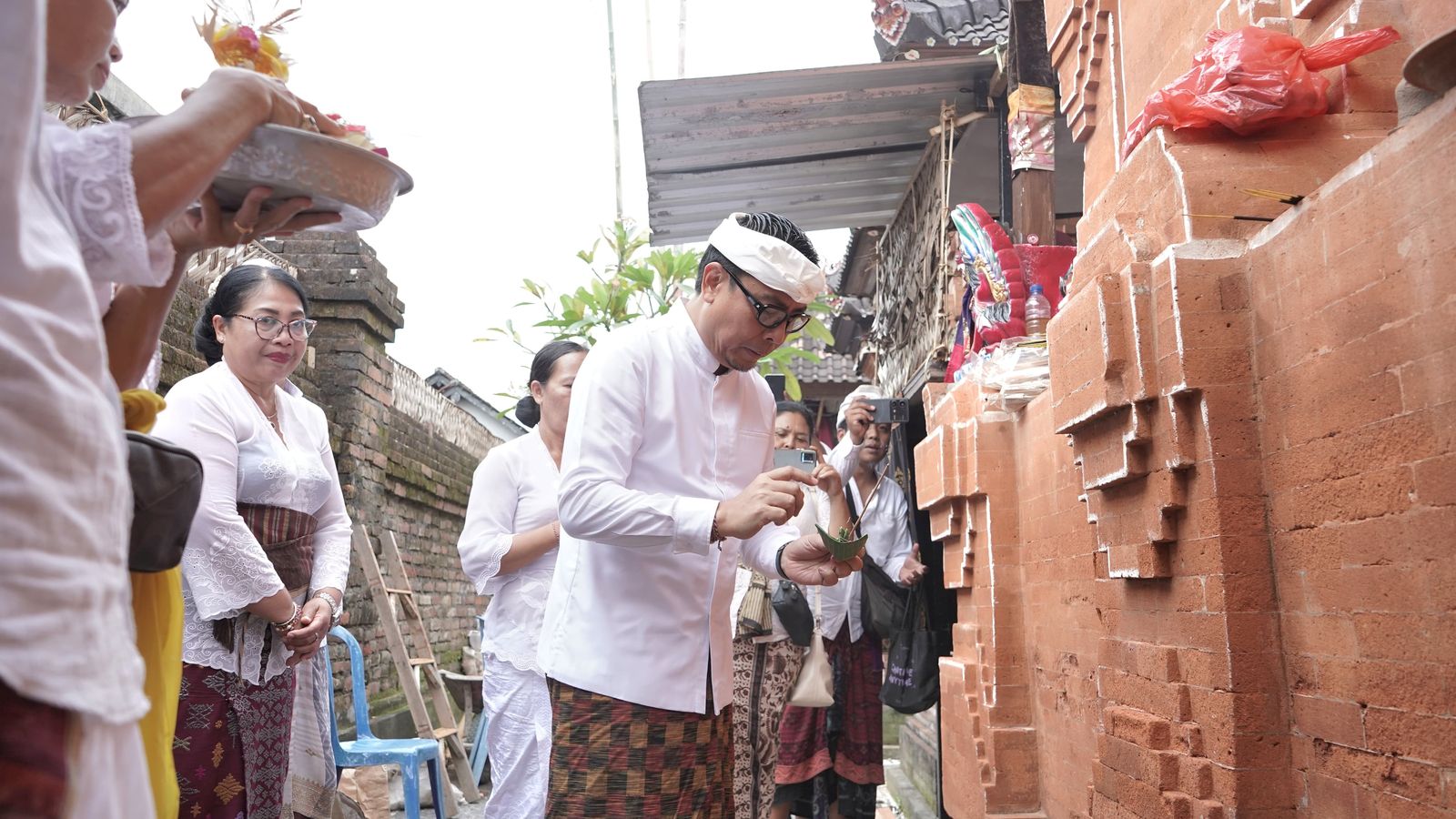 Wawali Arya Wibawa Hadiri Karya Ngenteg Linggih di Pura Kawitan Mpu Aji Dukuh Sakti