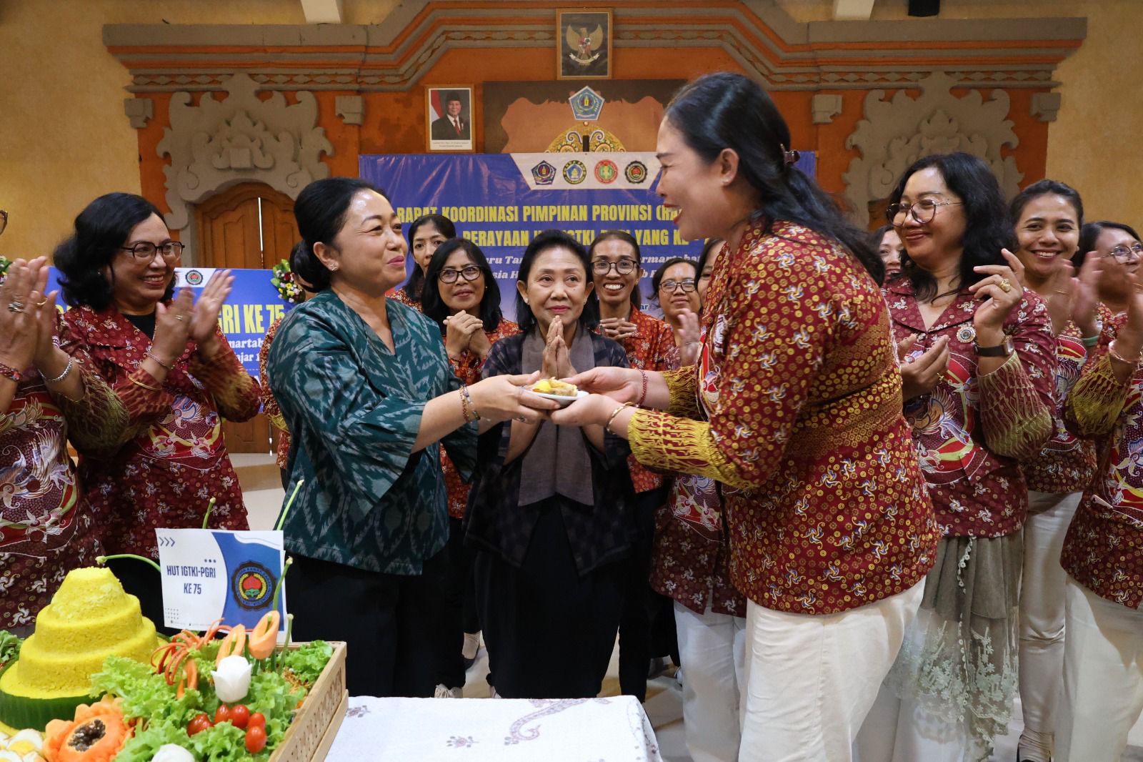 Ny. Antari Jaya Negara  Buka Rakorpimprov dan Peringatan HUT ke-75 IGTKI-PGRI 