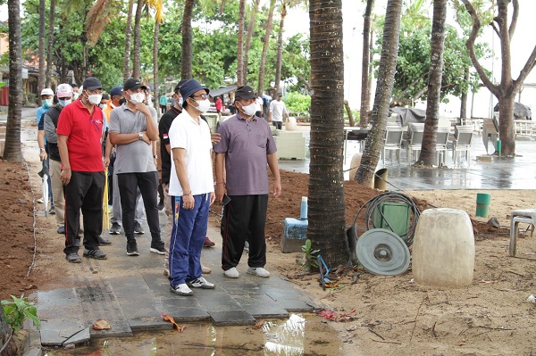 Walikota Jaya Negara Tinjau Proyek Penataan Pantai Sanur Utamakan Kenyamanan Masyarakat
