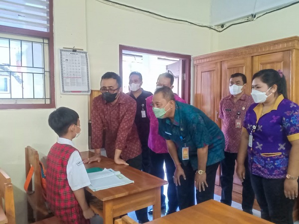 Walikota Jaya Negara Tinjau PTM di Kota Denpasar, Ingatkan Penerapan Prokes