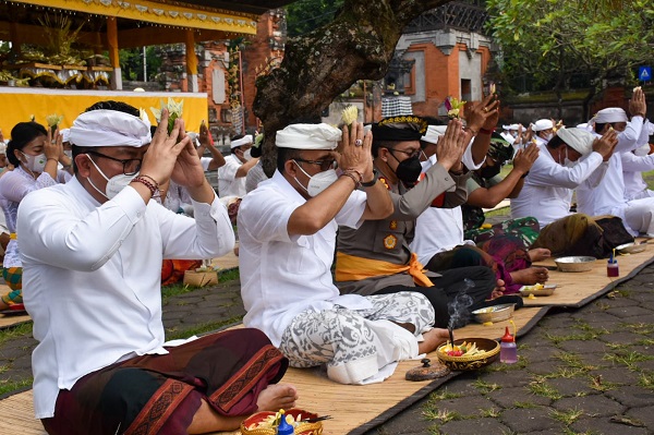 Pemkot Denpasar Gelar Upacara Jagat Kerthi Peringati Hari Tumpek Wayang