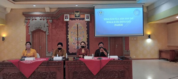 TP PKK Kota Denpasar Bidik Kader BKB Desa/Kelurahan Se Kota Denpasar Sosialisasikan Pola Asuh Anak dan Remaja di Era Digitalisasi