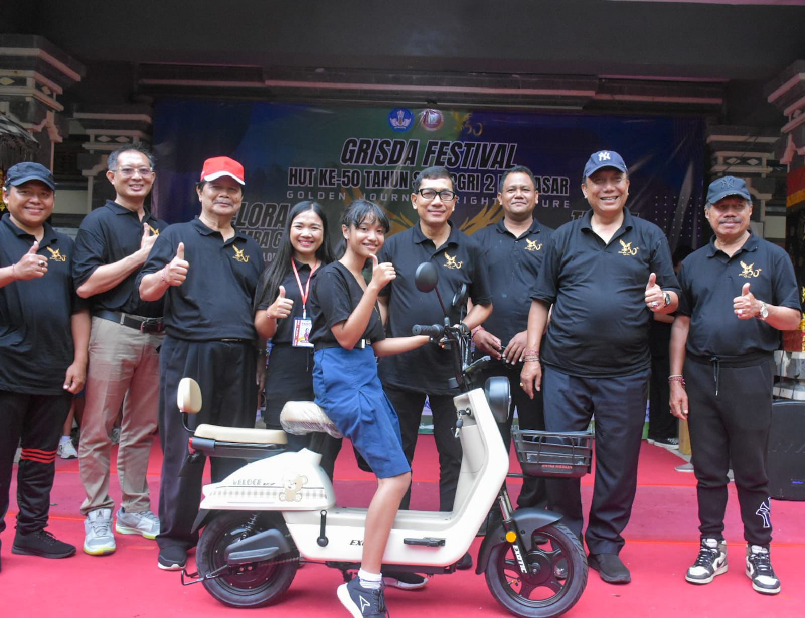 Pj. Sekda Eedy Mulya Hadiri Fun Walk Serangkaian HUT ke-50 Grisda, Tekankan Peningkatan Mutu Pendidikan, Jaga Kepercayaan Masyarakat. 