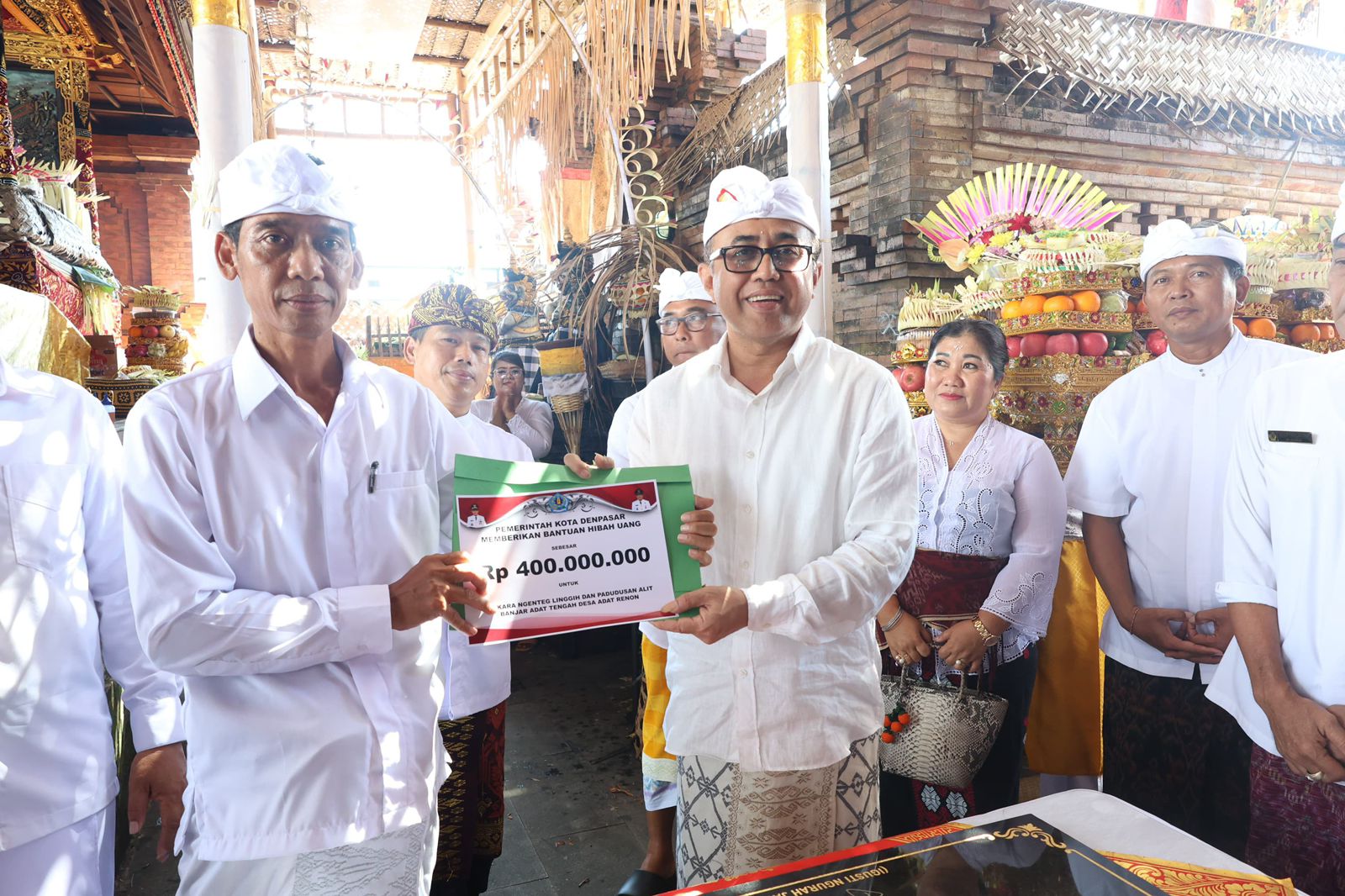 Wali Kota Jaya Negara Hadiri Karya Ngenteg Linggih di Banjar Tengah Renon. 
