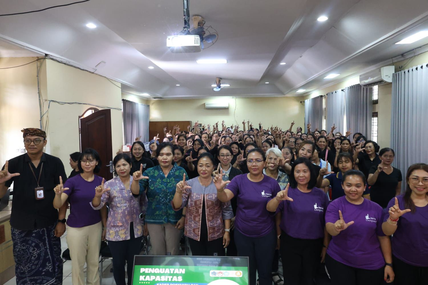 248 Kader TP PKK dan Posyandu Kecamatan Denbar Ikuti Penguatan Literasi Tentang Pengolahan Sampah Berbasis Sumber 
