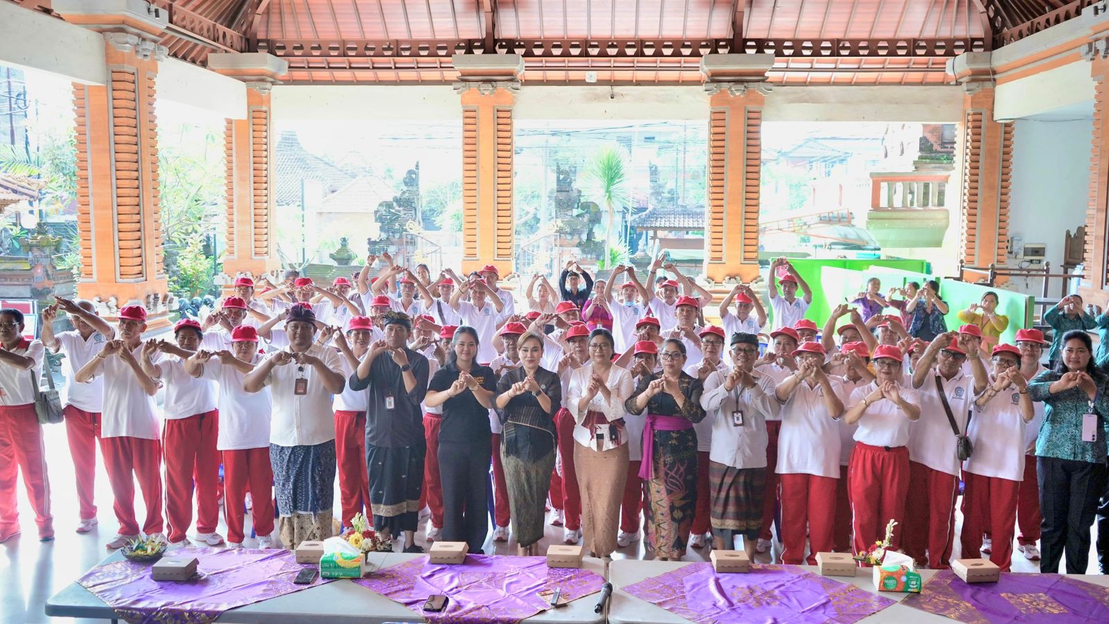 Ny. Ayu Kristi Tutup Posyandu di Pemecutan, Dorong Pelayanan Berbasis Masyarakat