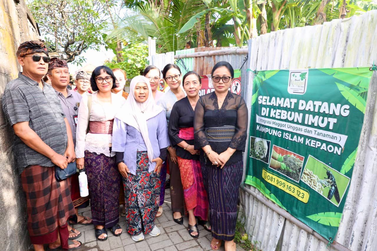 Ketua TP PKK Denpasar, Sagung Antari Kunjungi Kebun Imut,  Olah Sampah Organik Basah Berbasis Maggot. 