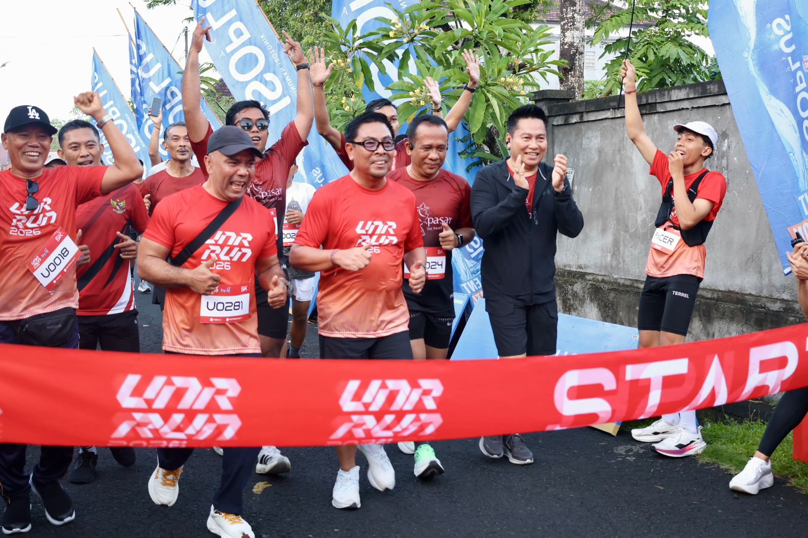 Wawali Arya Wibawa Lepas Peserta UNR RUN 2026, Semarakkan Dies Natalis ke-47 Universitas Ngurah Rai. 