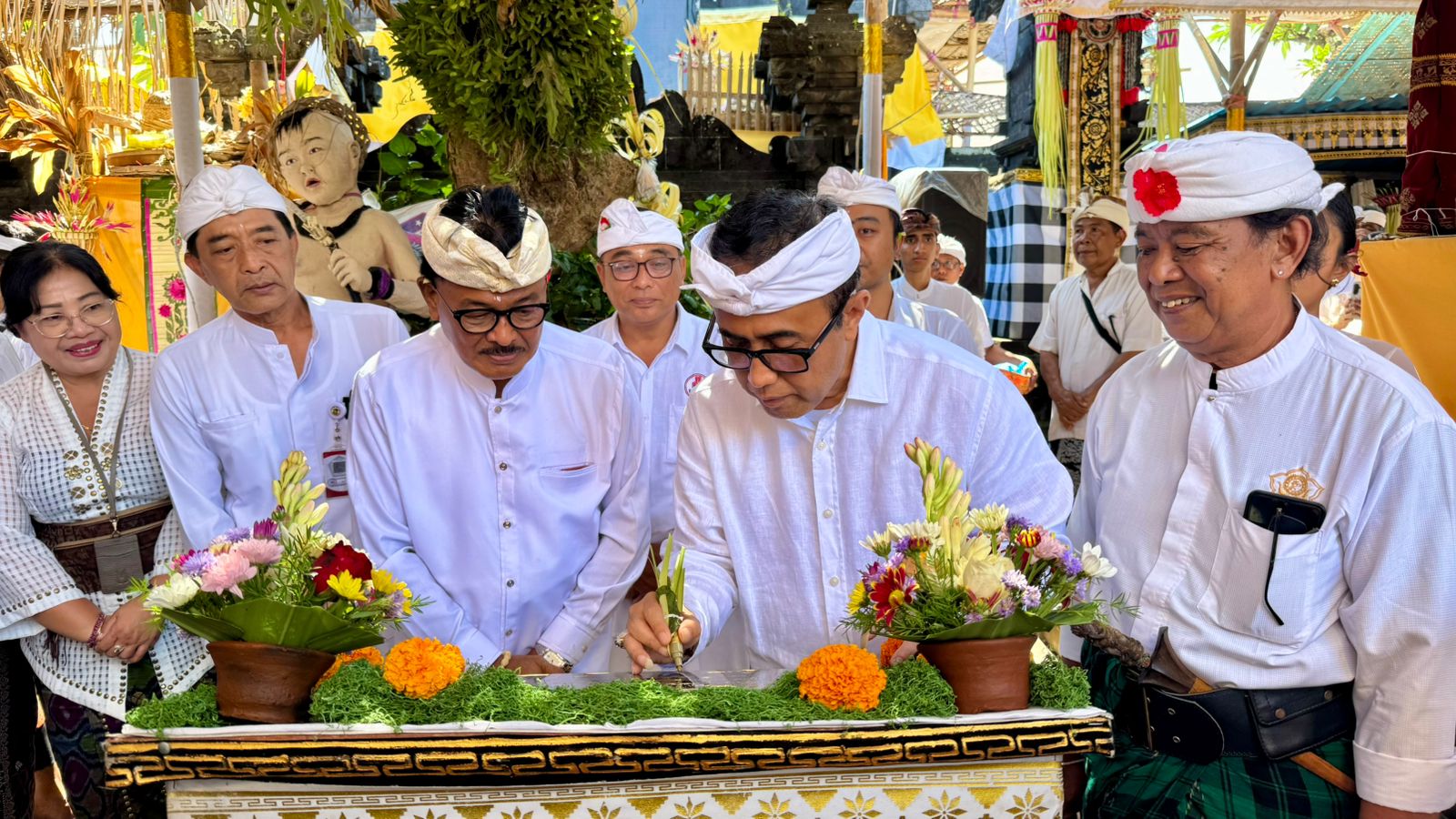 Walikota Jaya Negara Hadiri Karya Padudusan Alit, Ngenteg Linggih, dan Pecaruan Wreshpati Kalpha di Pura Dalem Kedatuan Kesiman