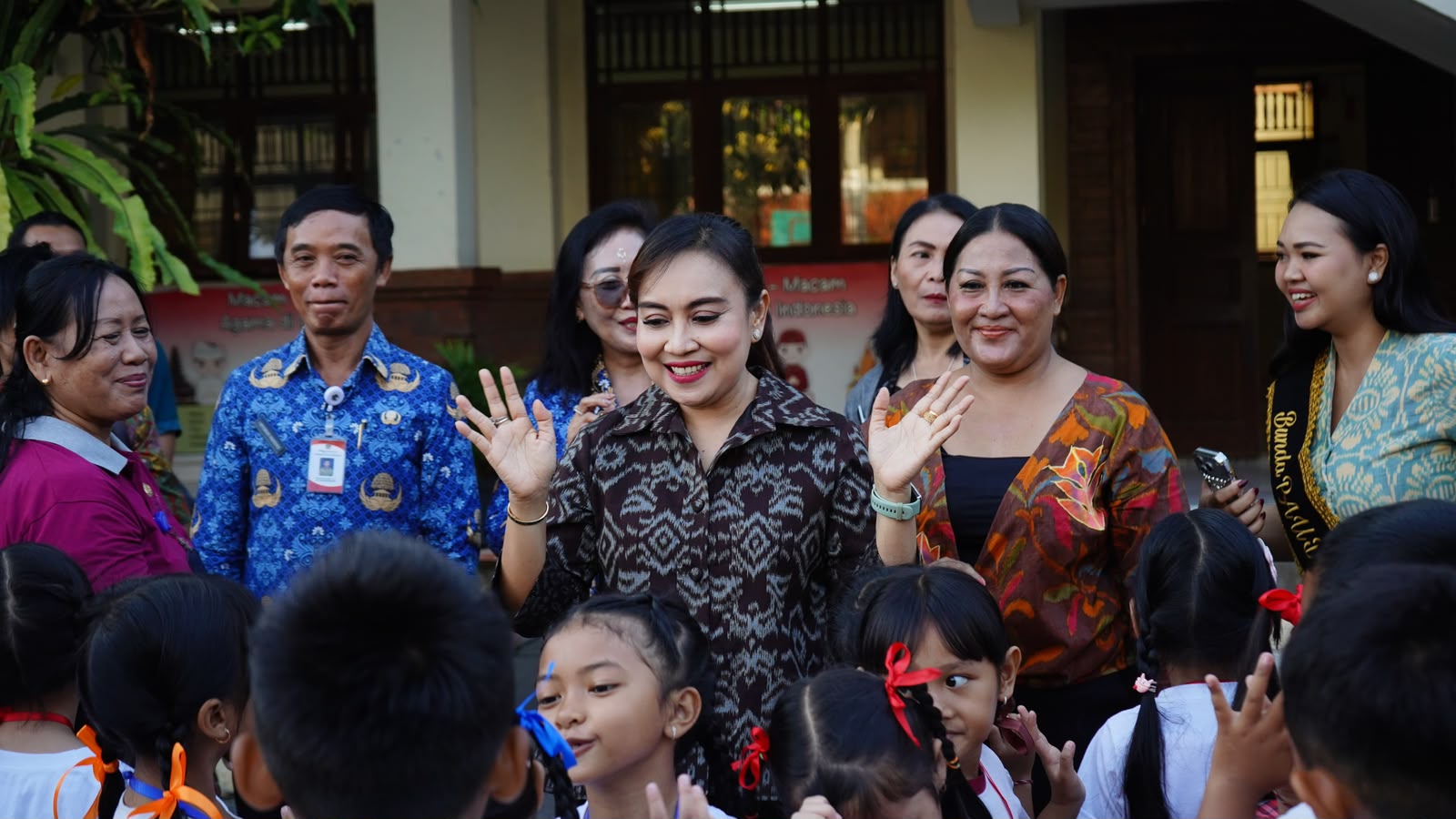 Ketua POKJA PAUD, Ayu Kristi Arya Wibawa Tinjau Hari Terakhir MPLS, Tekankan Transisi PAUD ke SD yang Menyenangkan.