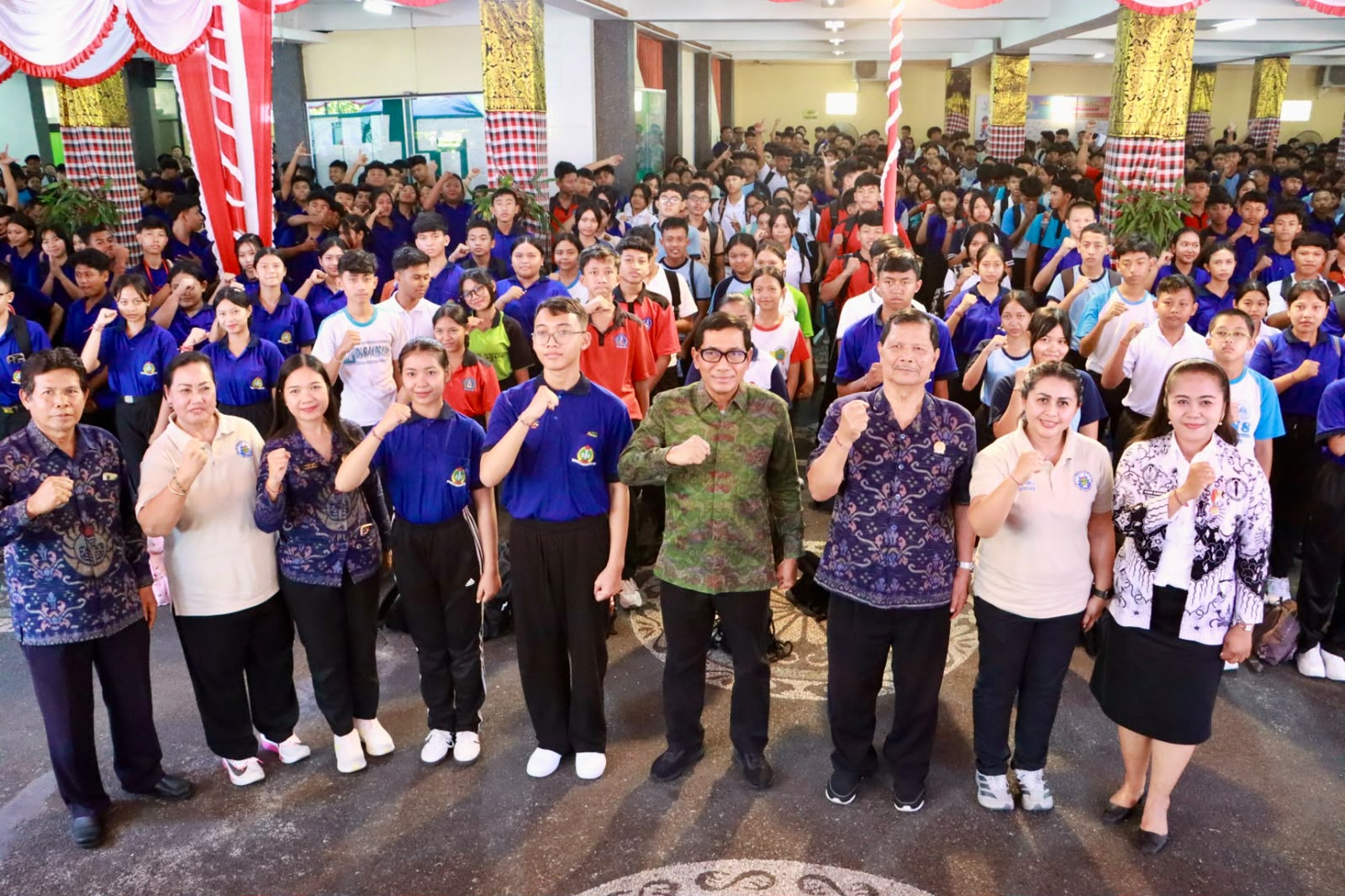 Tutup MPLS di SMK PGRI 5 Denpasar, Sekda Eddy Mulya Paparkan Tentang Keadaban Digital Citizenship