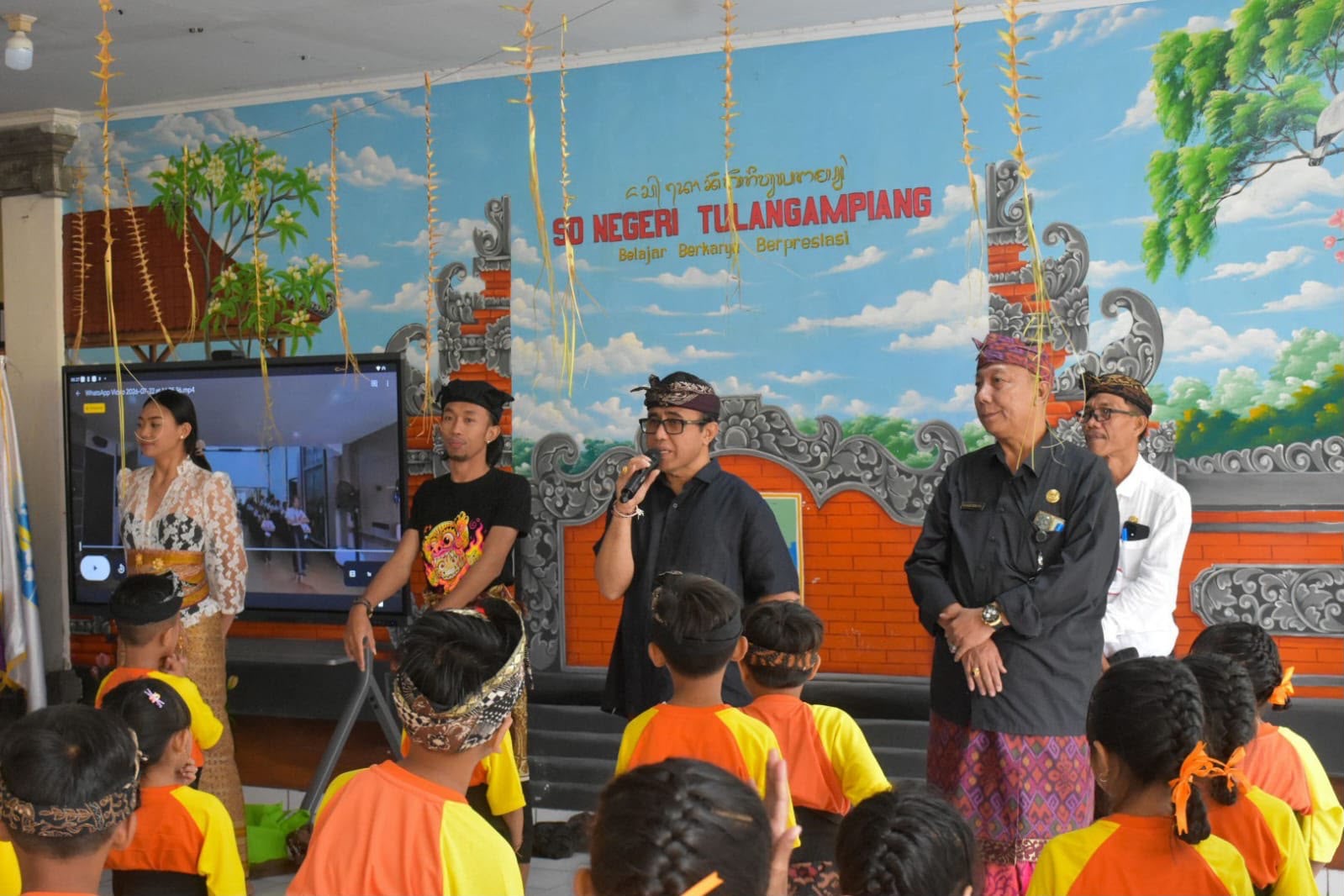  Siswa SD di Denpasar Dikenalkan Muatan Lokal Mesolah dan Megending,  Wali Kota Jaya Negara: Momentum Kenalkan Budaya dan Tradisi Sejak Dini.