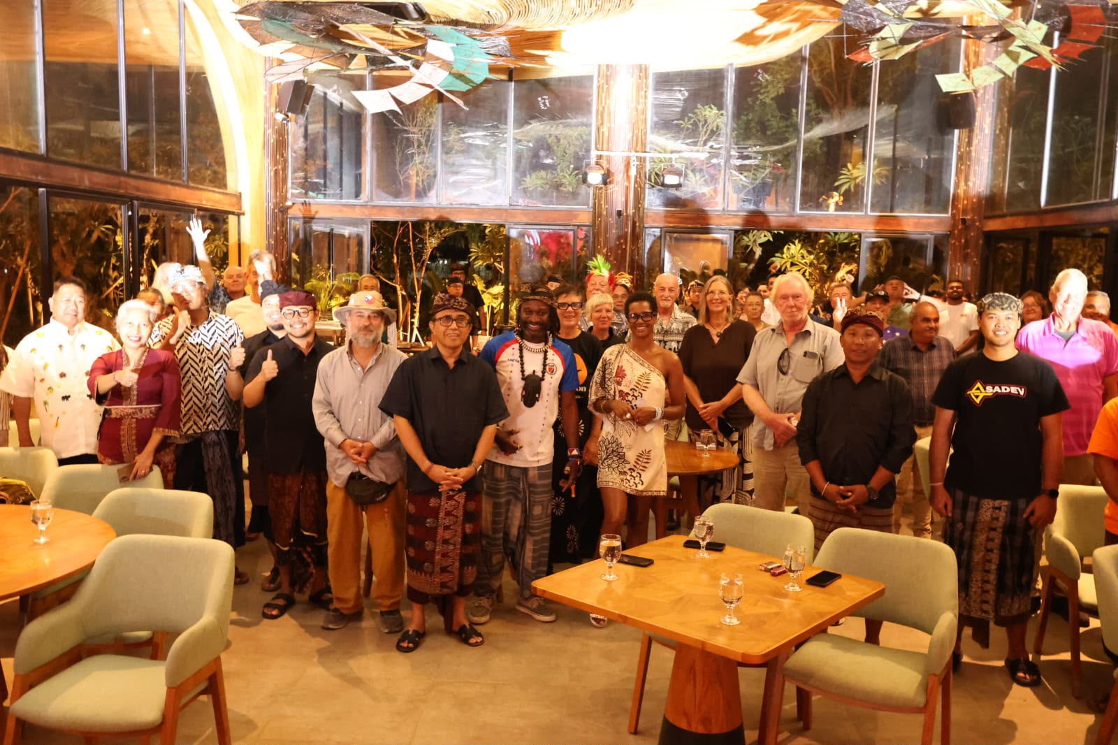 Wali Kota Jaya Negara Serahkan Piala Bergilir Rare Angon Festival  Perkuat Pelestarian Budaya dan Persahabatan Internasional