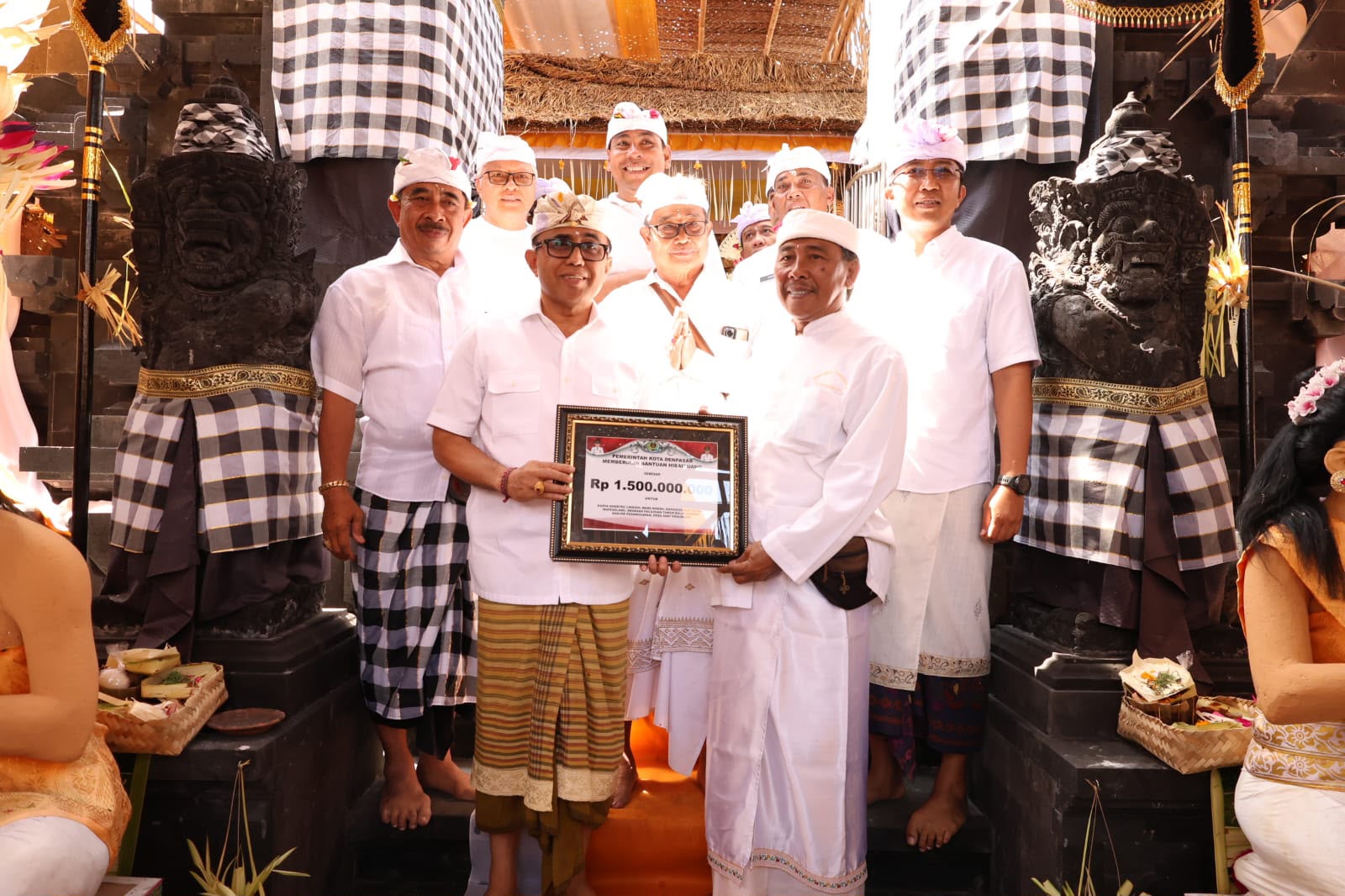Wali Kota Jaya Negara Hadiri Karya Mamungkah Ngenteg Linggih di Pura Tedung Sari dan Pura Ratu Gede  Bagawan Penyarikan Banjar Pesanggaran