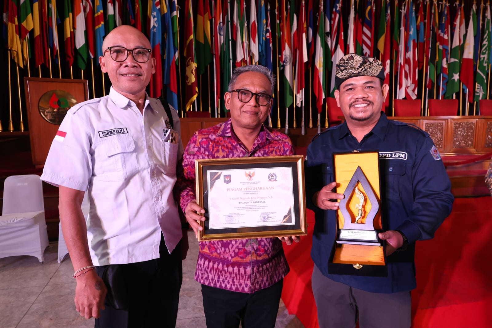 Denpasar Raih LPM Award, Perkuat Kolaborasi Wujudkan Pembangunan Berbasis Masyarakat.