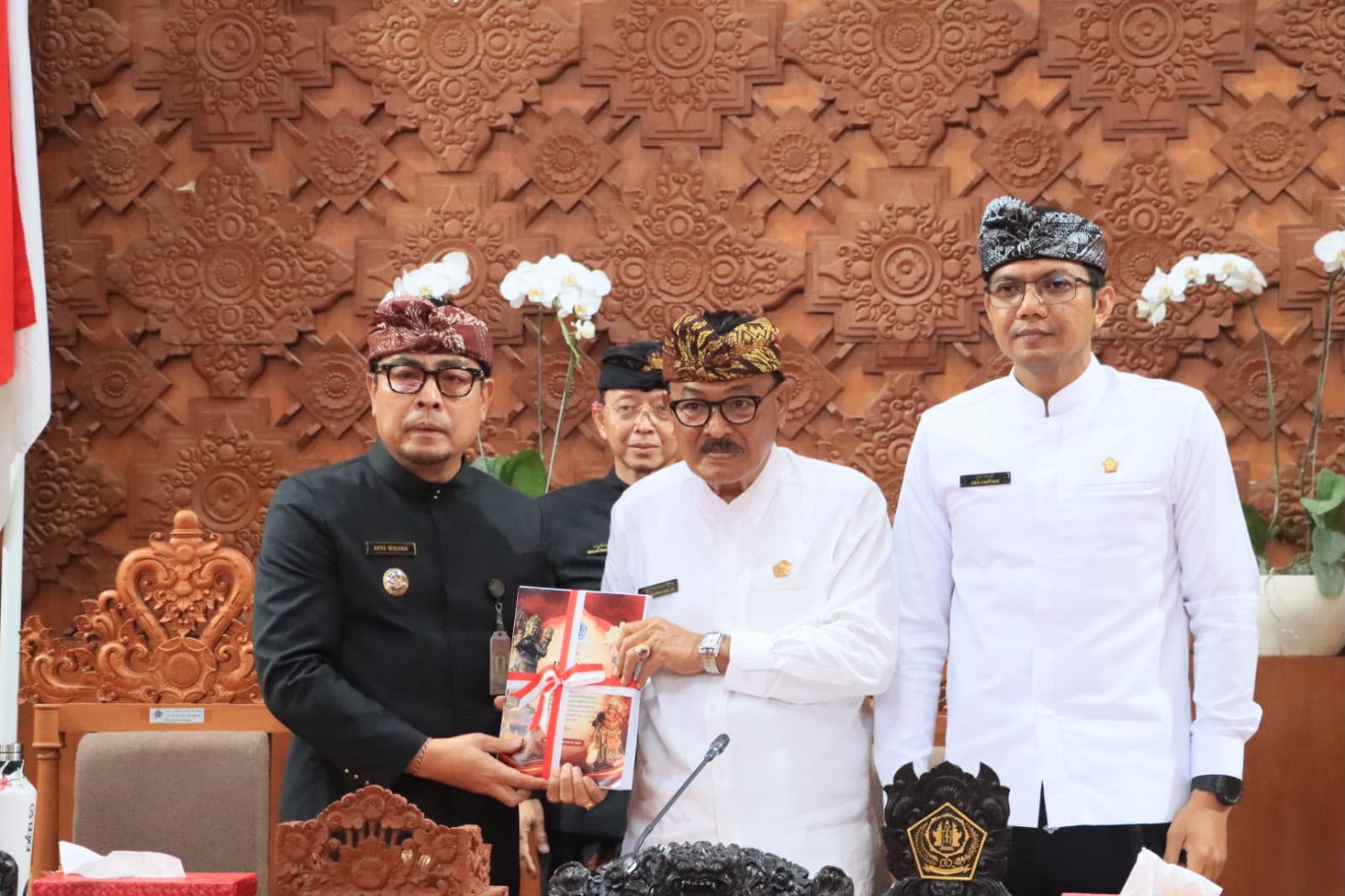Rapat Paripurna DPRD Kota Denpasar Wawali Arya Wibawa Sampaikan Perubahan KUA-PPAS 2026 dan Ranperda Event Strategis, Perkuat Pembangunan Berkelanjutan dan Identitas Budaya