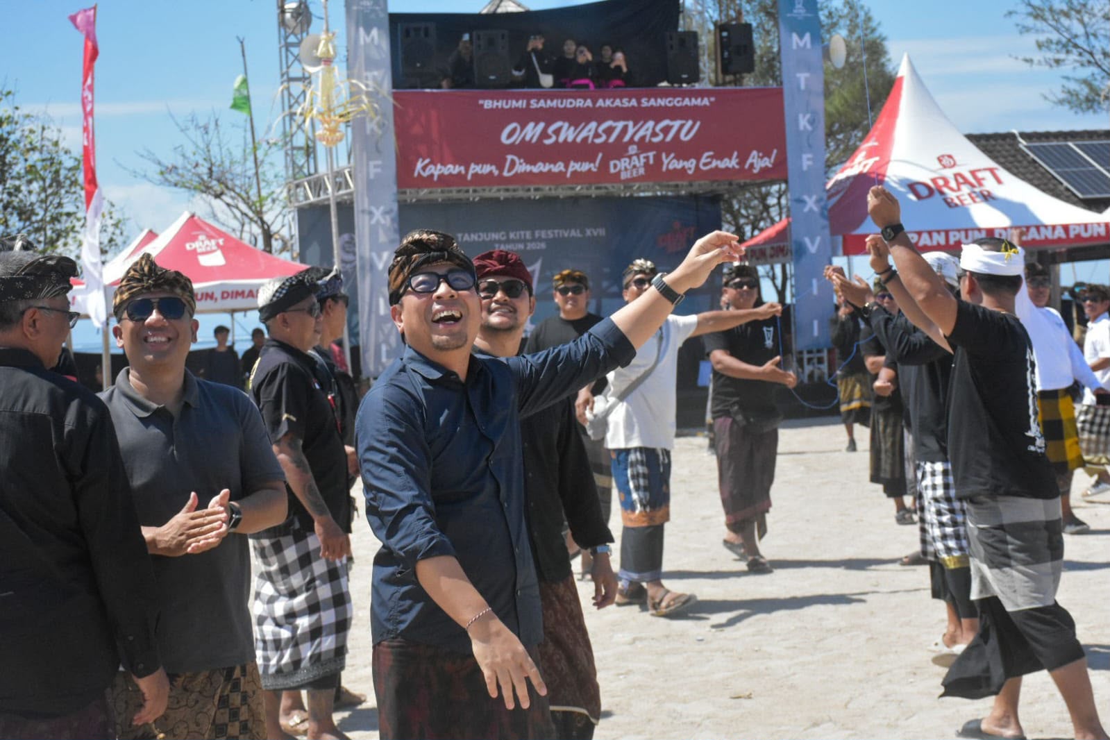 Wawali Arya Wibawa Buka Mel Tanjung Kite Festival XVII, Dorong Pelestarian Tradisi Melayangan sebagai Wahana Kreativitas Rare Angon.