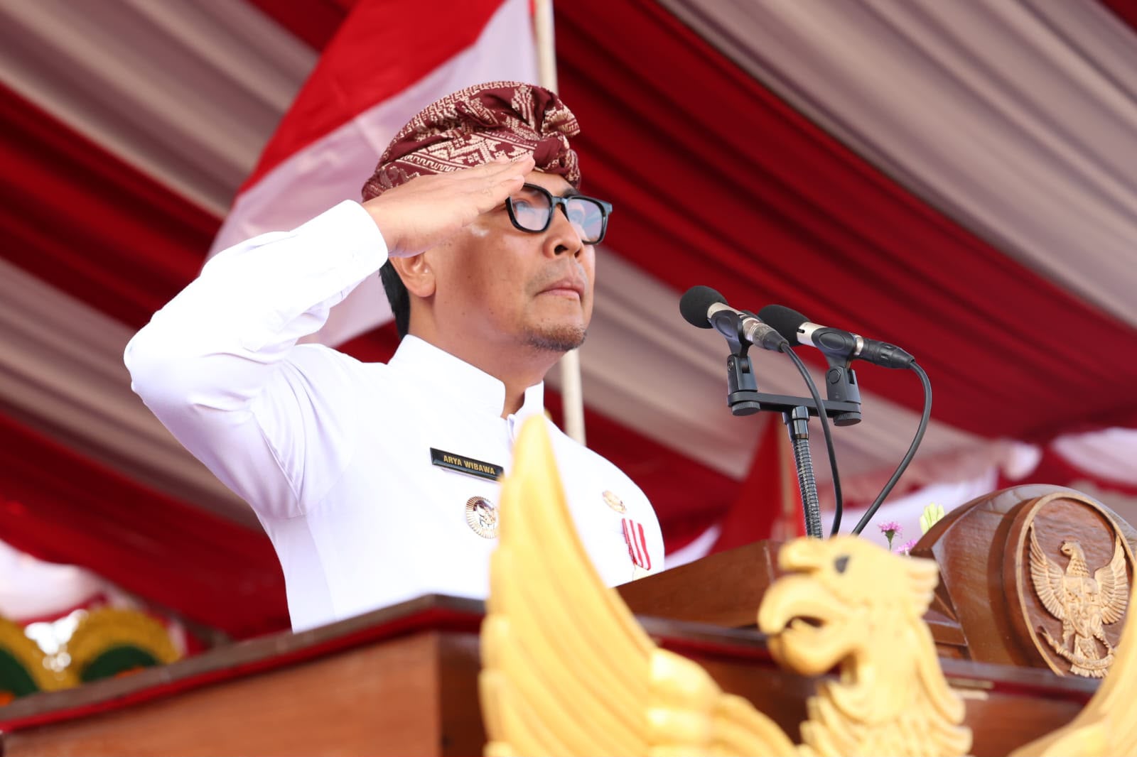 Wawali Arya Wibawa Pimpin Apel Penurunan Bendera HUT ke-81 RI.