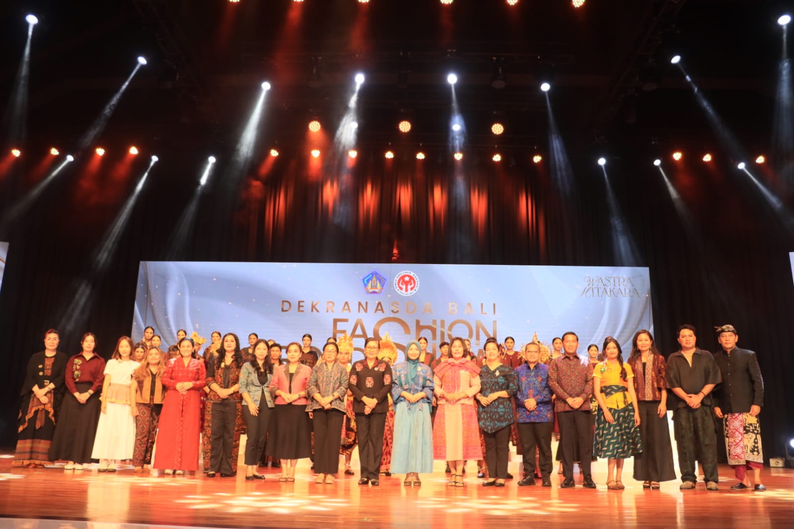 Angkat Kreativitas Desainer dan IKM Lokal, Ketua Dekranasda Ny. Antari Jaya Negara Sambut Fashion Road Show Dekranasda Bali