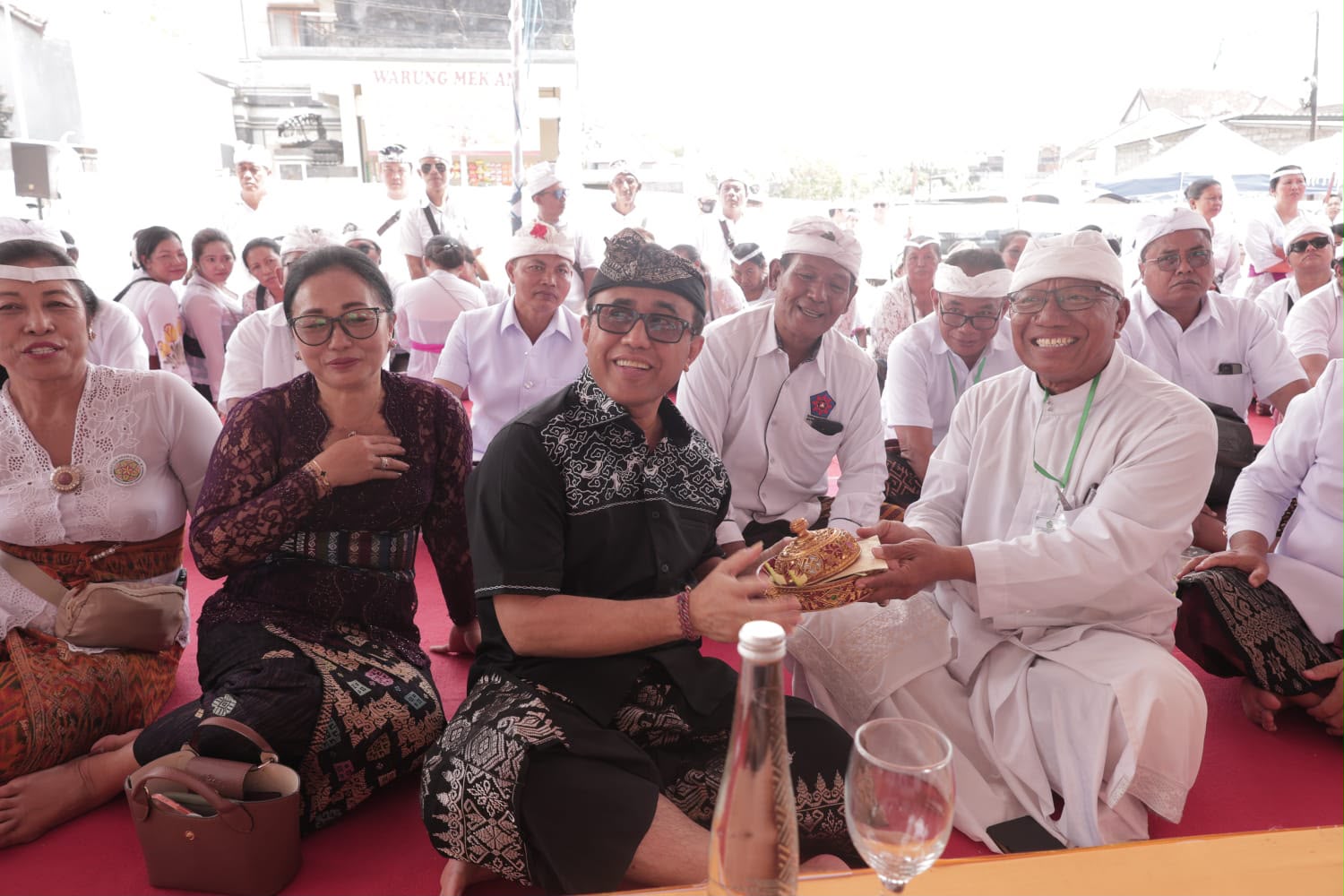 WalikotaJaya Negara Hadiri Puncak Karya Atma Wedana Desa Adat Padangsambian 