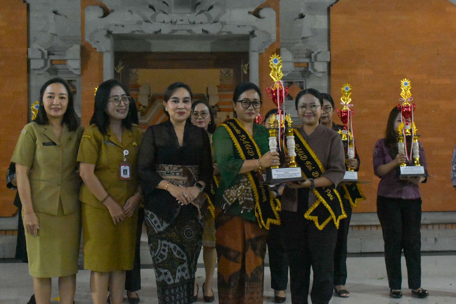 Bunda PAUD Ny. Sagung Antari Jaya Negara Gaungkan PAUD Holistik Integratif, Komitmen Wujudkan Anak Cerdas, Sehat dan Terlindungi Secara Berkelanjutan.