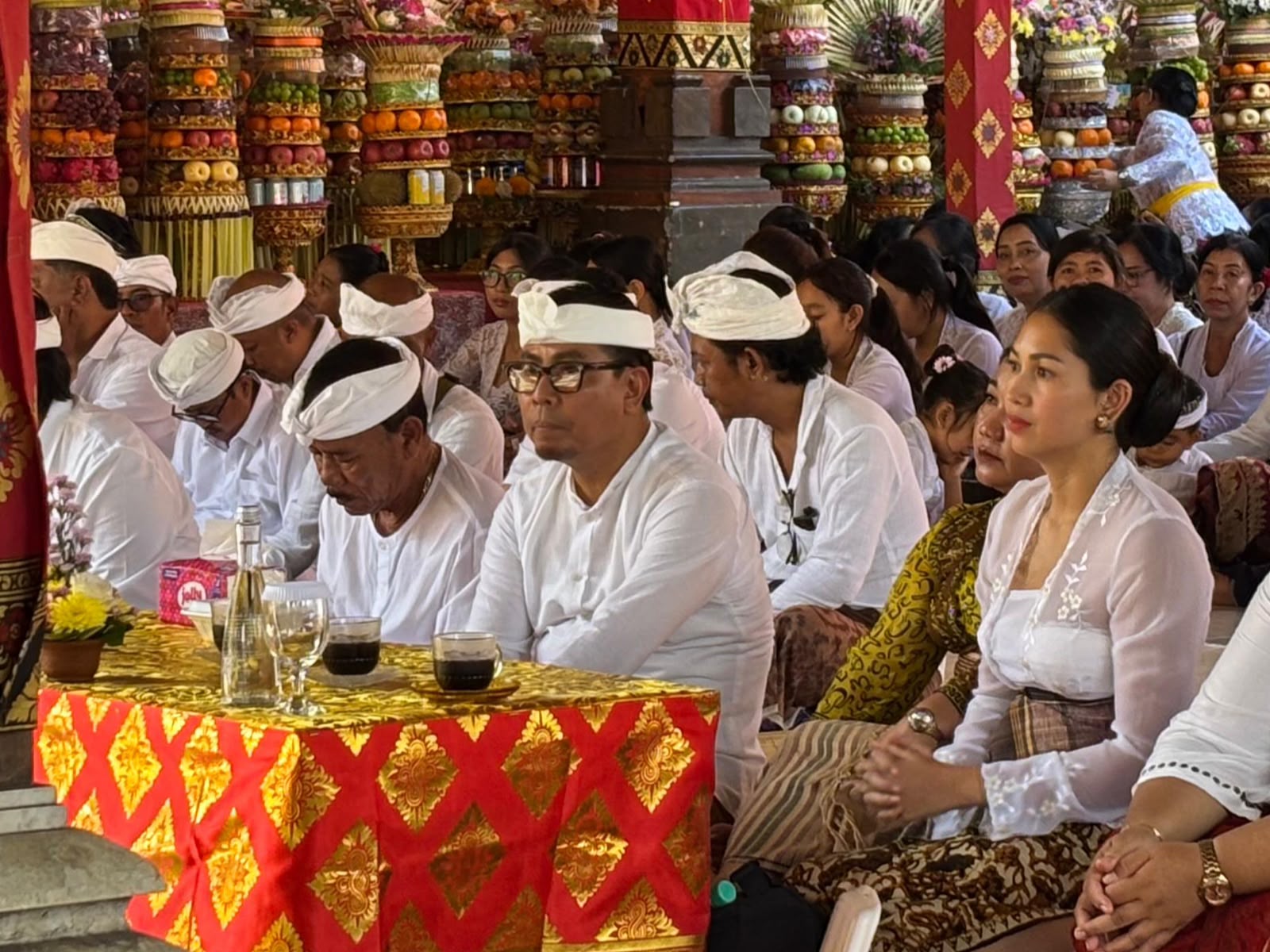 Rahina Purnama Kapat, Wawali Arya Wibawa Hadiri Pujawali Padudusan Alit Banjar Pegok 