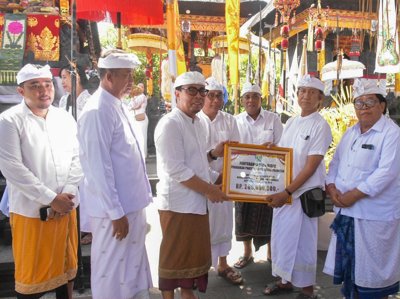 Wawali Arya Wibawa Hadiri Karya Melaspas di Pura Panti Pasek Gelgel Pedungan.