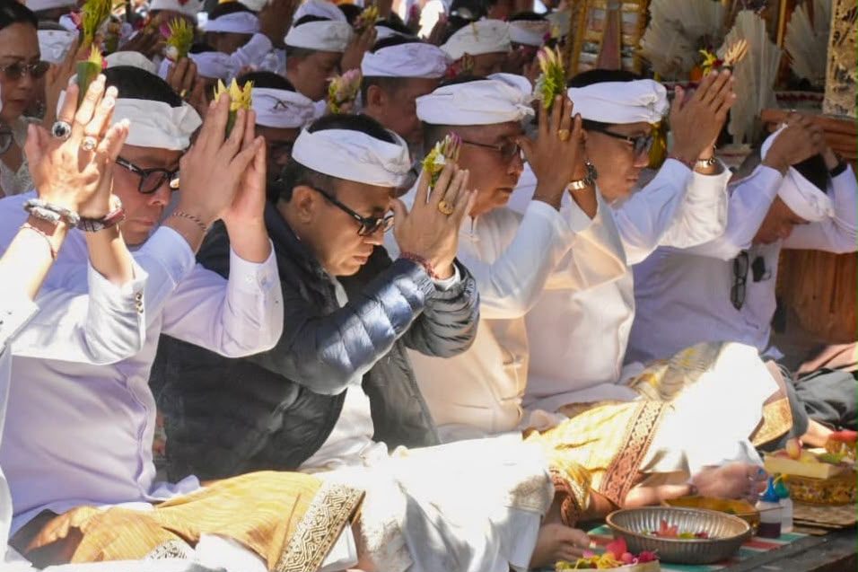 Pemkot Denpasar Ngaturang Bhakti Penganyar di Pura Tuluk Biyu dan Pura Hulundanu Batur.