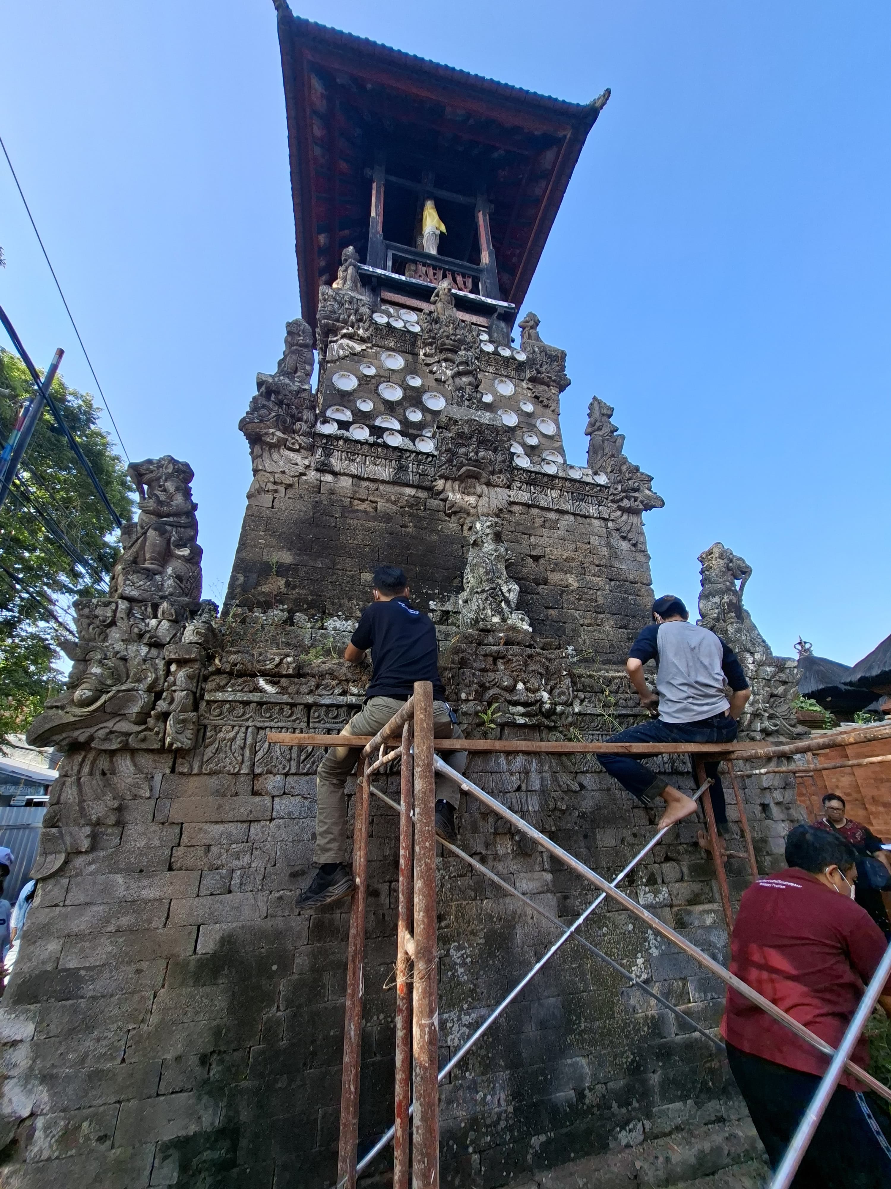 Jaga Warisan Budaya, Balai Pelestarian Kebudayaan Bali dan Pemkot Denpasar Gelar Aksi Pemeliharaan Cagar Budaya Bale Kulkul Puri Pemecutan